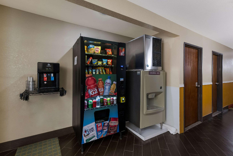 Food & Drinks 5, Quality Inn Alpine, Brewster