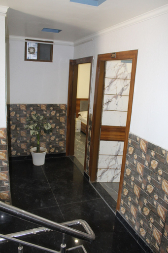 Bathroom 4, Radha krishna spiritual stay, Mathura