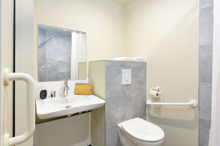Bathroom 4, ibis budget Cavaillon, Vaucluse