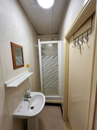 Bathroom 4, Throstles Nest Hotel, Sefton