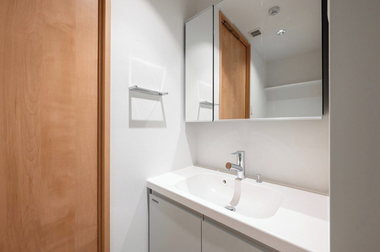 Bathroom 3, CREAL premier Omorikita, Ōta