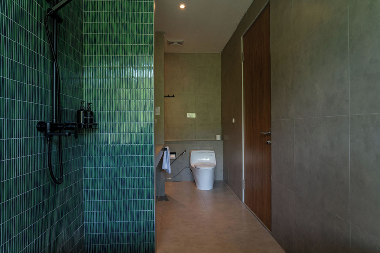 Bathroom 3, Kireina Mori Villa 6BR with heated pool, Bandung