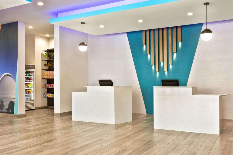 Public Area 2, La Quinta Inn & Suites by Wyndham Richmond-Sugarland, Fort Bend