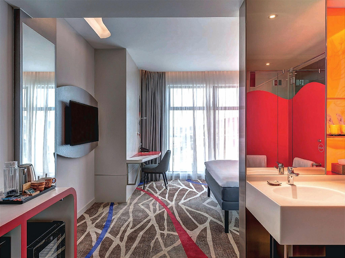 Bathroom 18