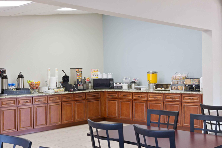 Food & Drinks 5, Rodeway Inn Charlotte Airport Area, Mecklenburg
