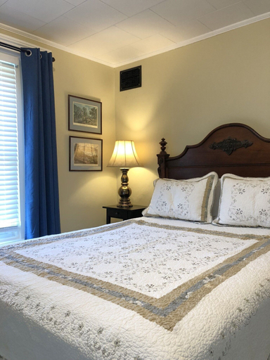 Bedroom 2, The Vine Bed & Breakfast LLC, Monroe