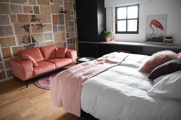 Bedroom 5, Ask Lily, Antwerpen