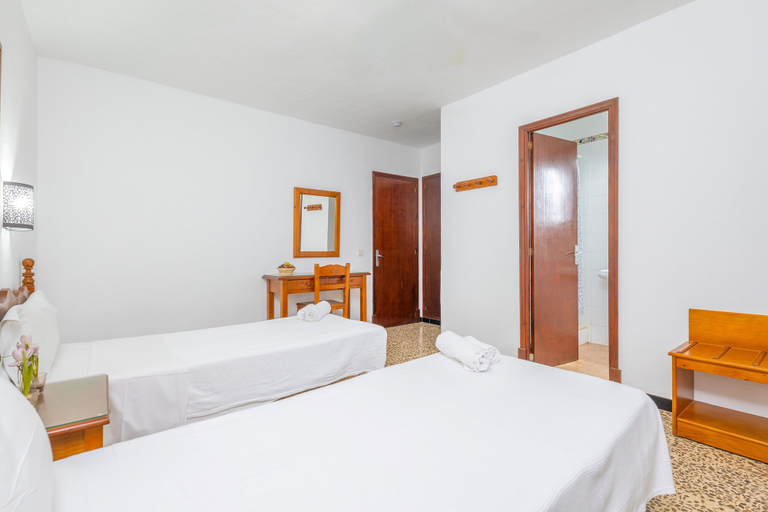 Bedroom 2, Hostal la Ceiba, Baleares