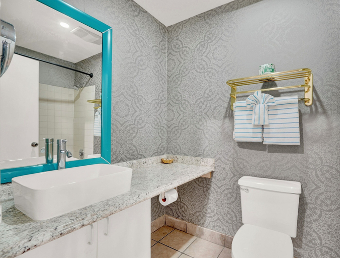 Bathroom 4, Crown Motel, Clark