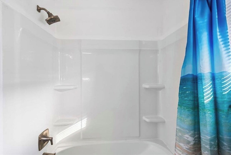 Bathroom 5, Bradenton Breeze, Manatee