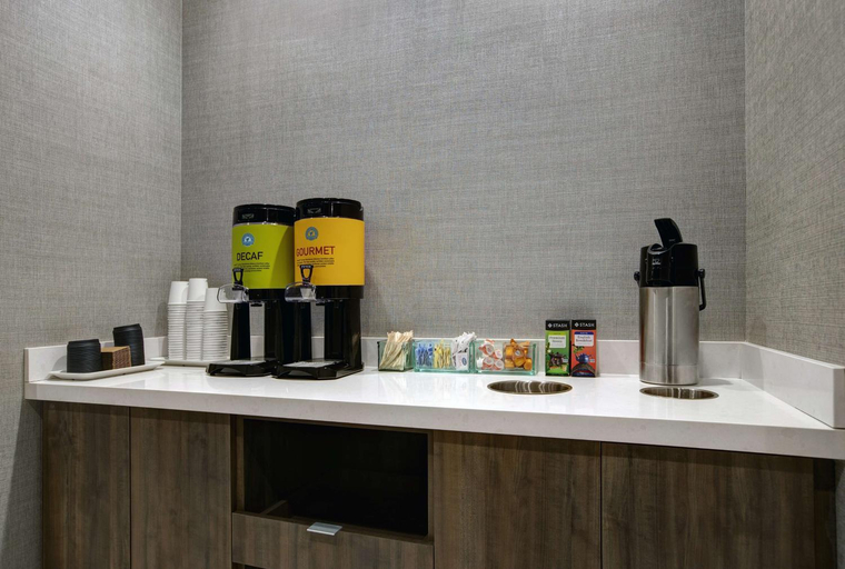 Food & Drinks 5, Home2 Suites by Hilton Milwaukee Downtown, Milwaukee