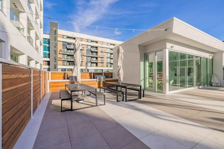 Exterior & Views 2, @ Marbella Lane - Luxurious 3BR Penthouse, Los Angeles