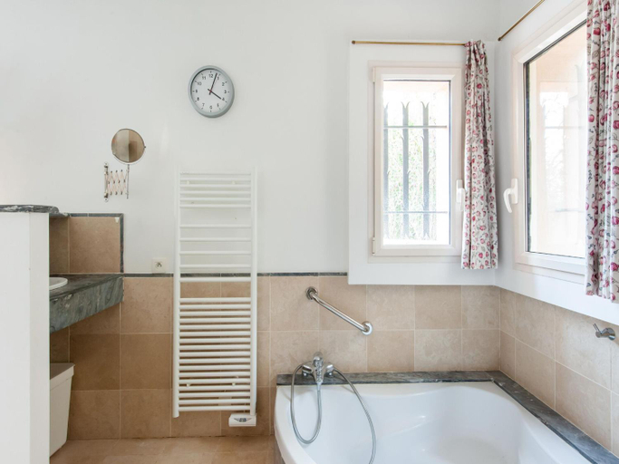 Bathroom 2, Holiday Home in France with Private Pool, Var