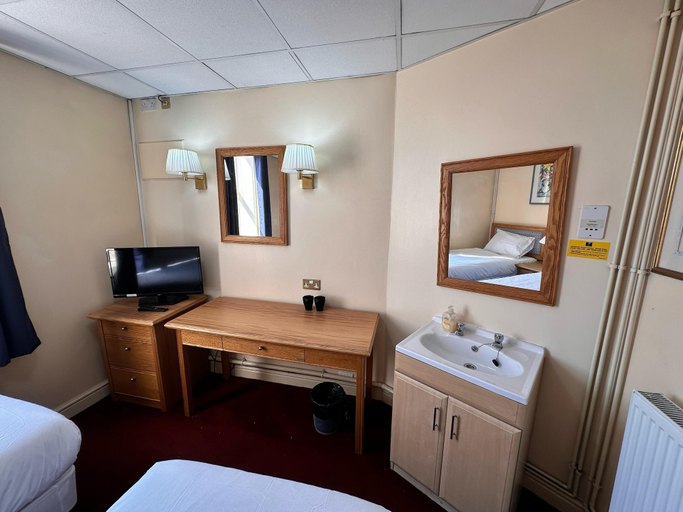 Bedroom 2, Throstles Nest Hotel, Sefton