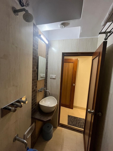 Bathroom 4, Hotel Golden Plaza, Surat