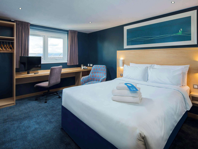 Bedroom 3, Travelodge Exeter M5, Devon