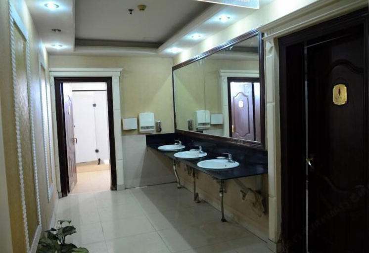 Bathroom, Xinxiang Jinghua Tropical Mineral Spring Health Garden, Xinxiang