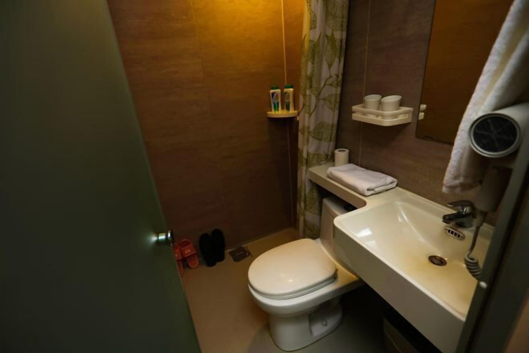 Bathroom 4, Hanting Hotel, Beijing