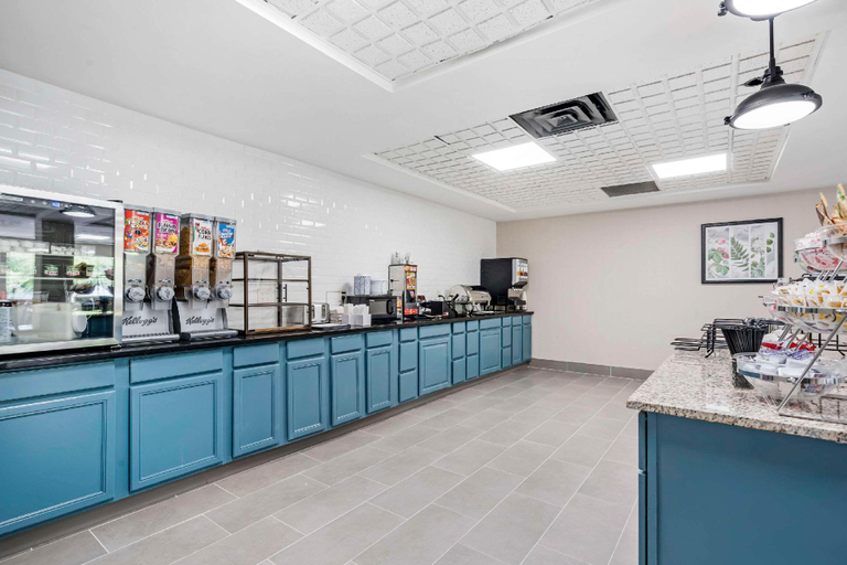 Food & Drinks 5, Country Inn & Suites by Radisson, Fairfield
