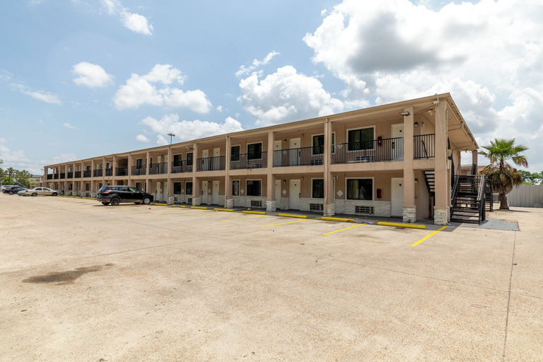 Exterior & Views 2, Travel Inn, Houston