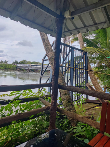 Others 4, Vista Al Rio, Mahe