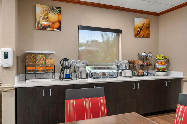 Food & Drinks 5, Comfort Inn & Suites Chipley I-10, Washington