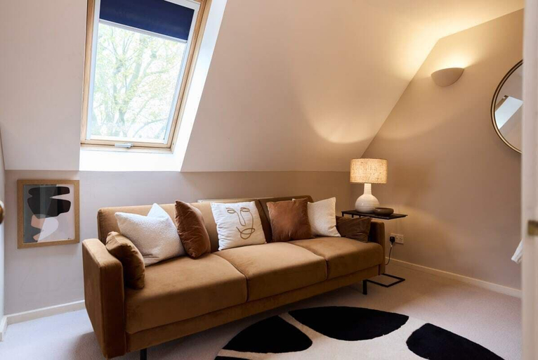 Others 5, Chiswick Views & Space Elegant 3bdr Duplex With Parking, London