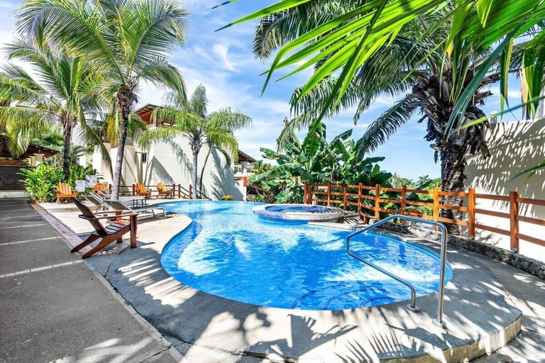 Sport & Beauty 4, Modern Split-Level 2-Bedroom Condo with Pools, Terrace & Easy Beach Access, Carrillo