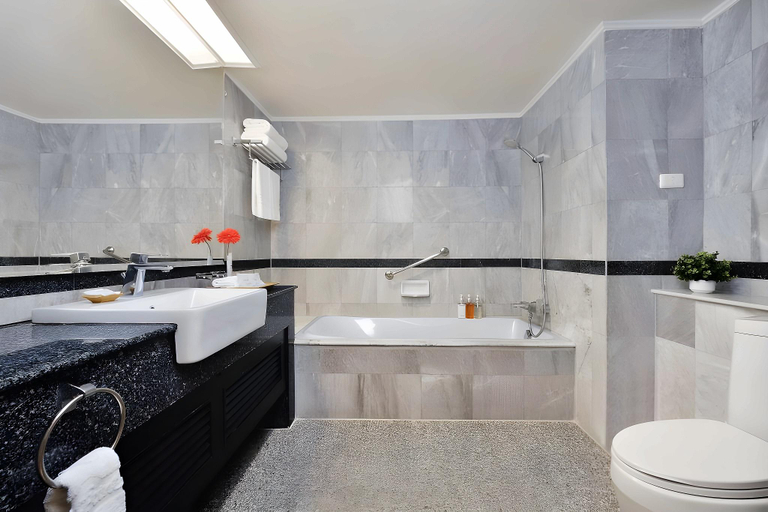 Bathroom 11