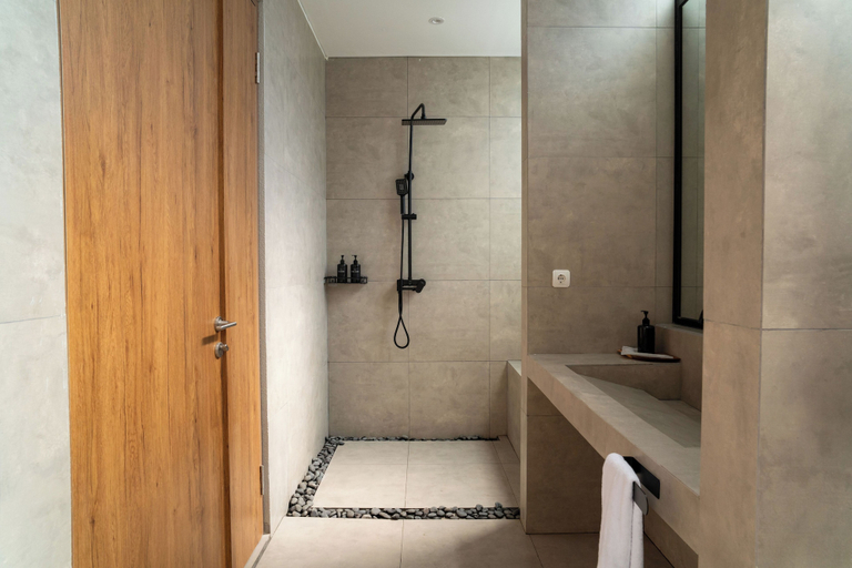 Bathroom 4, Kireina Mori Villa 6BR with heated pool, Bandung