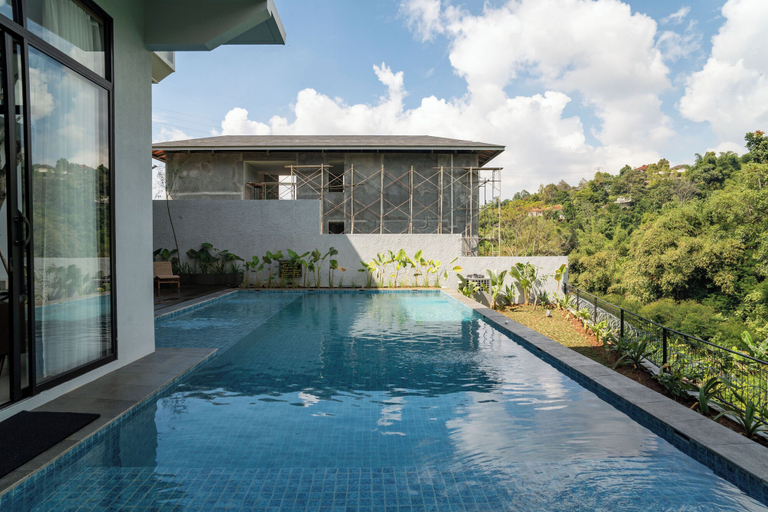 Sport & Beauty 4, Kireina Mori Villa 6BR with heated pool, Bandung