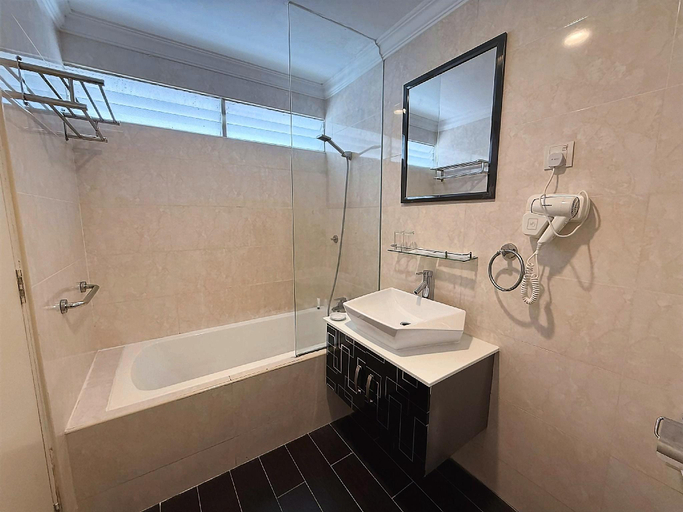 Bathroom 10