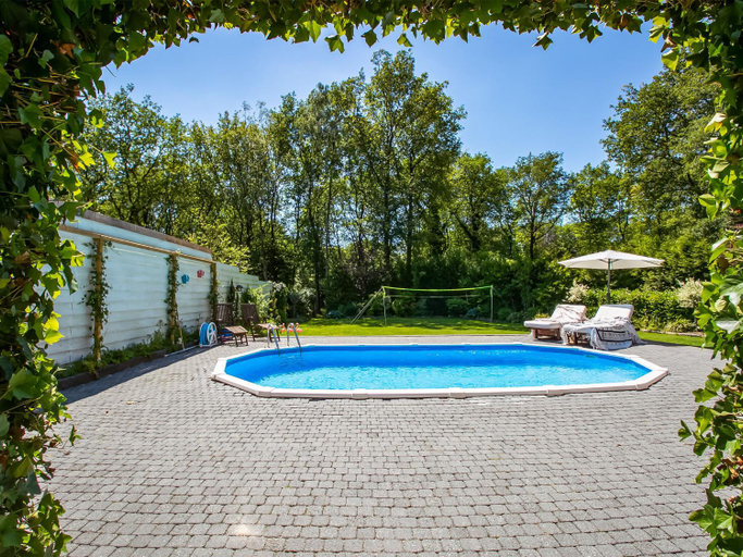 Sport & Beauty 2, Villa in Drents-Friese Forest with Pool, Westerveld