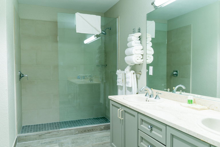 Bathroom 5, The Grand Caymanian Resort