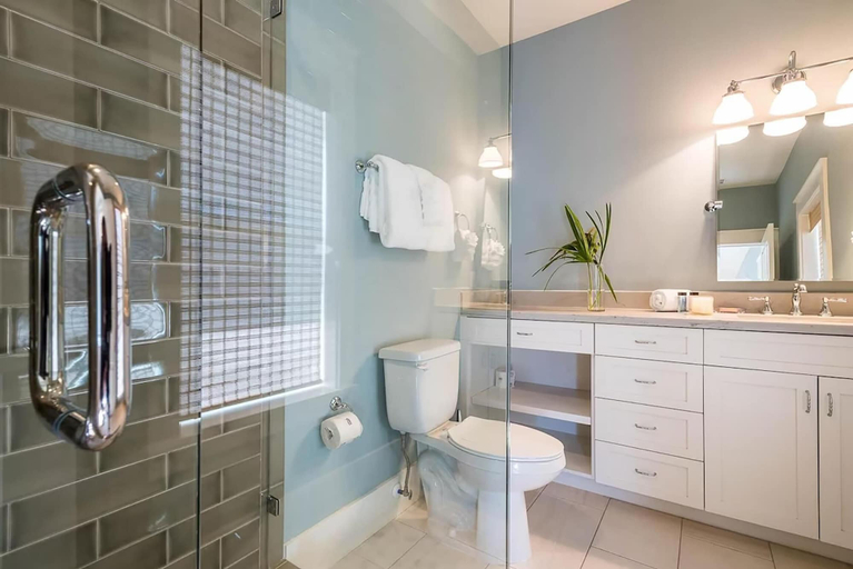 Bathroom, Saint Cecilia, Walton
