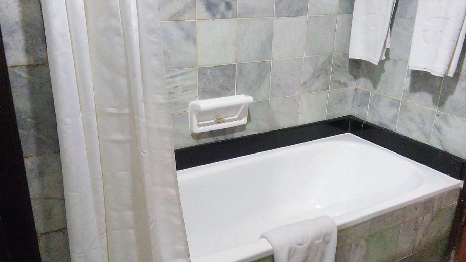 Bathroom 18