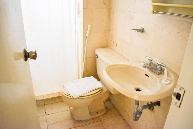 Bathroom 4, Sunette Tower Suites Makati City Center, Makati City