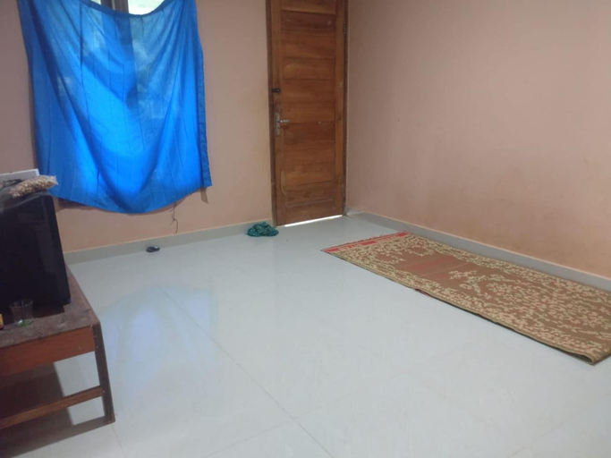 Bedroom 2, Elvira Homestay by ZUZU, Bantul