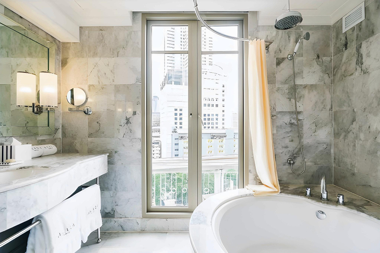 Bathroom 16