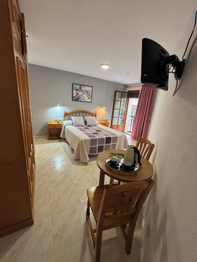 Bedroom 2, HOSTAL MARBORE, Huesca