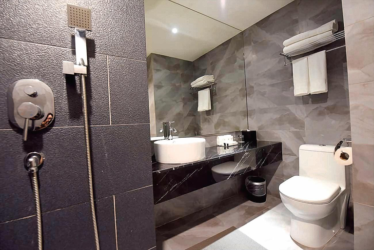 Bathroom 18