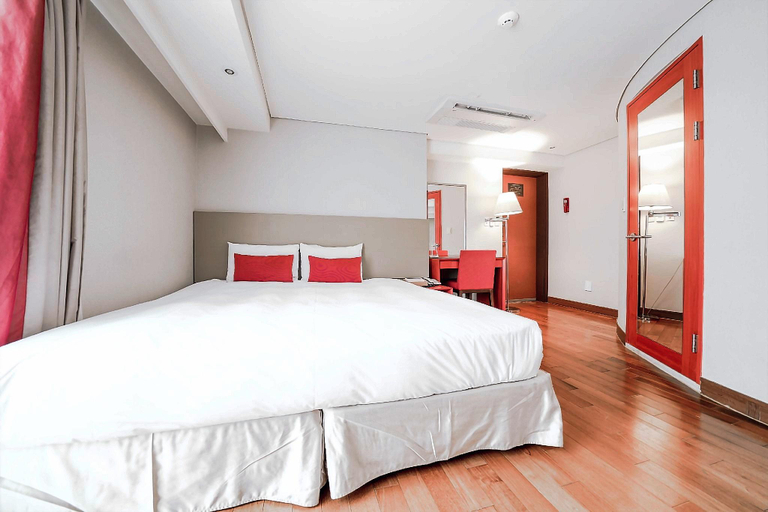 Bedroom 13