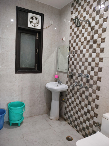 Bathroom 4, Hotel Star Light Near Nizamuddin Station, Delhi