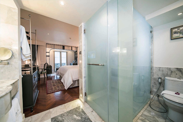 Bathroom 18