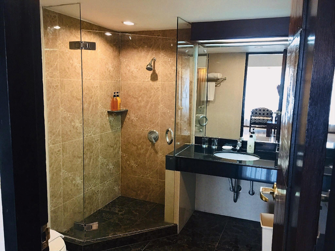 Bathroom 18