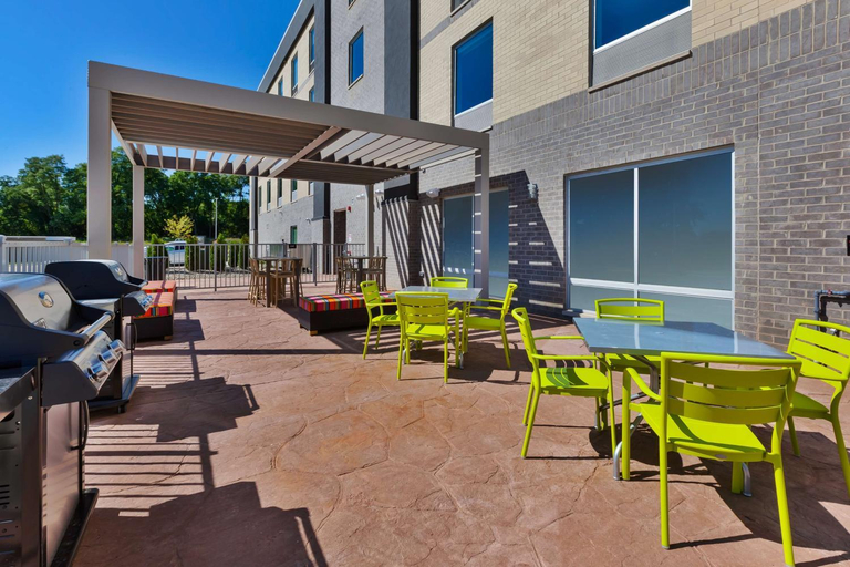Exterior & Views