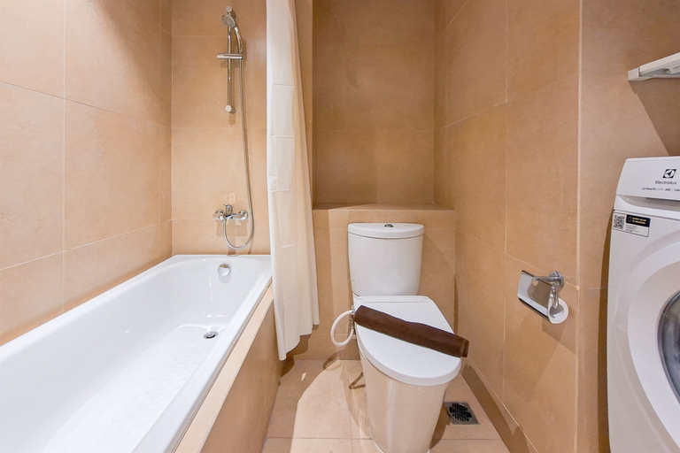 Bathroom 5, Great Choice 2BR at Branz BSD City Apartment By Travelio, Tangerang Selatan