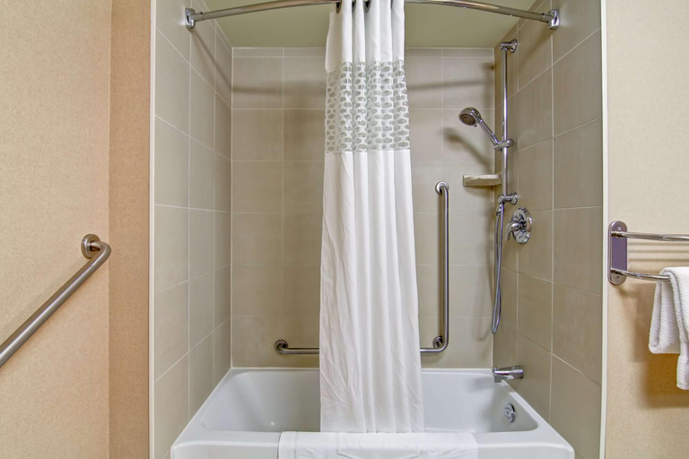 Bathroom 4, Hampton Inn by Hilton Sudbury, Greater Sudbury