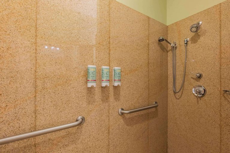 Bathroom 4, Best Western White House Inn, Penobscot