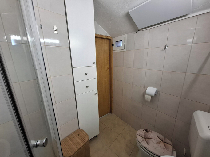 Bathroom 4, Apartments Kastilac with sea view, Kaštela